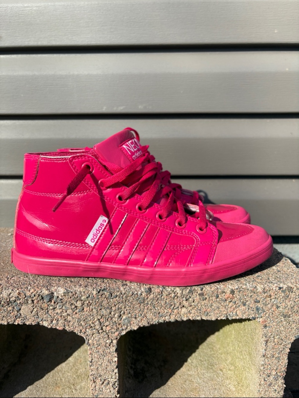 Adidas RARE HotPink High-Top Sneakers
VINTAGE 2012
NEO COLLECTION,
FANTASTIC!